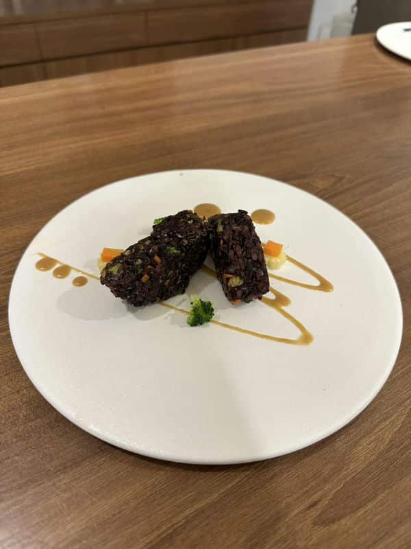 不只是吃飯，更是深度交流！三餐四季私廚包廂和客製化菜單，滿足