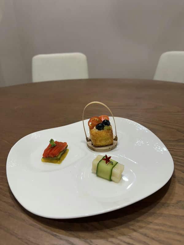 不只是吃飯，更是深度交流！三餐四季私廚包廂和客製化菜單，滿足